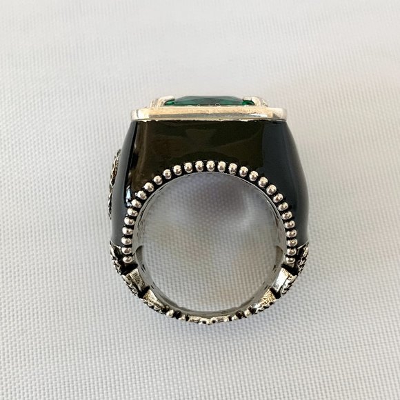 Gucci GG Crystal-embellished Signet Ring in Green - Picture 9 of 10